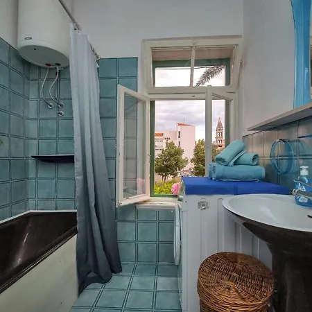 Montana, Town Centre Apartment *